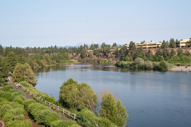 Building Photo - Deschutes Landing Riverfront - 3bdrm 3.5ba...