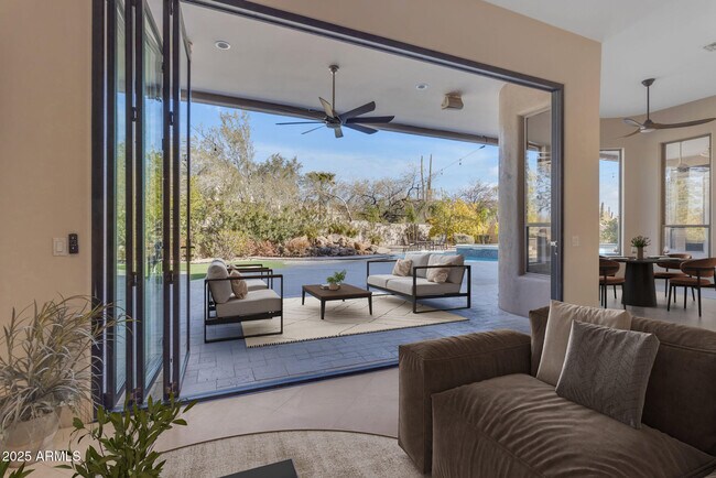 Building Photo - 6938 E Lomas Verdes Dr