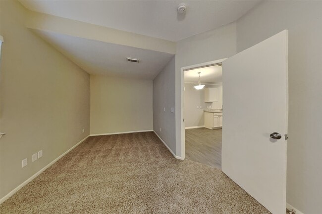 Building Photo - 12303 Flaxen Dr