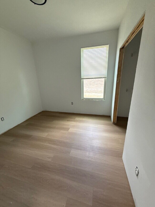 Building Photo - Fully Renovated Spacious 3BR in South Memphis – Section 8 Welcome