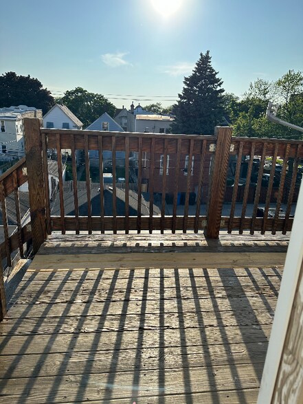 Building Photo - 1650 N Keeler Ave