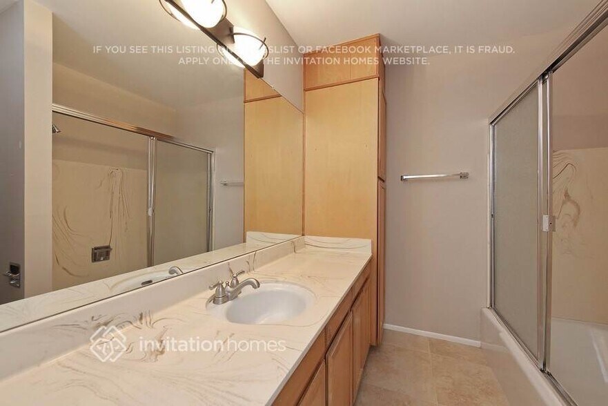 Building Photo - 3029 S Country Club Way