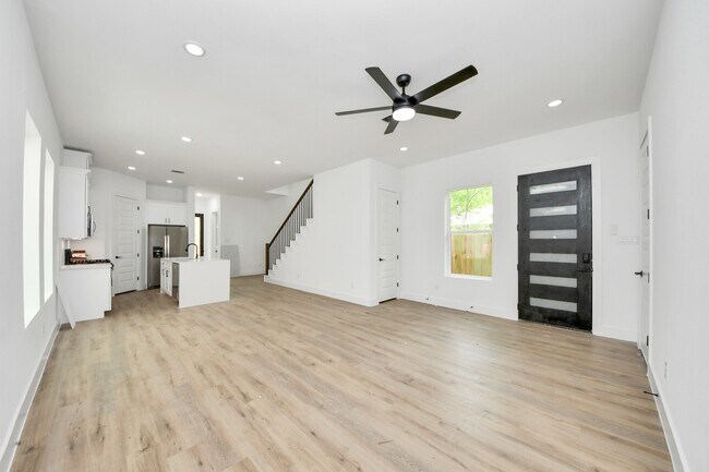 Building Photo - 8313 Venus St