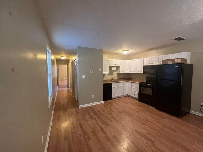 Primary Photo - Beautiful 2 bedroom 1 bath unit
