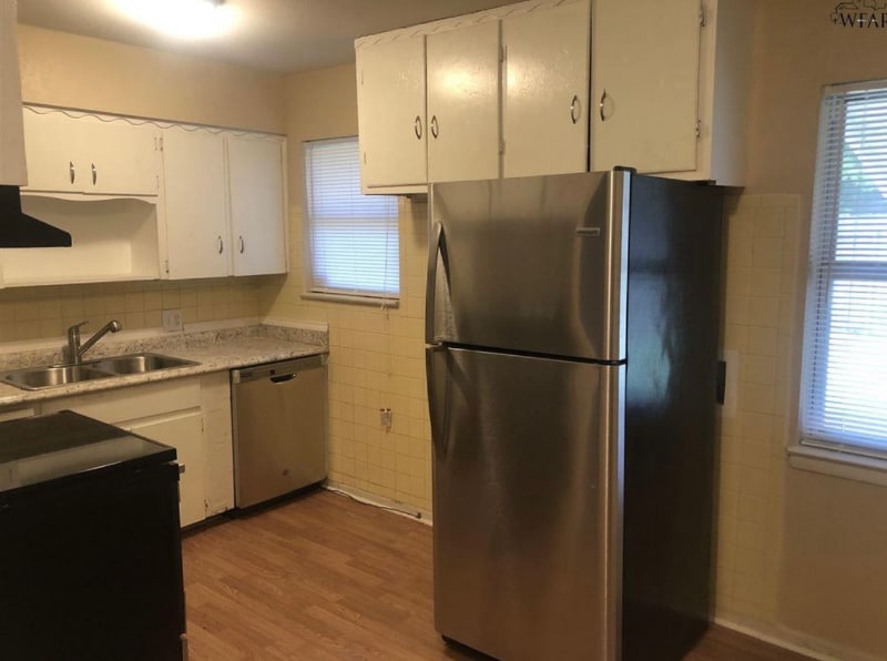 Building Photo - 1442 Deville St