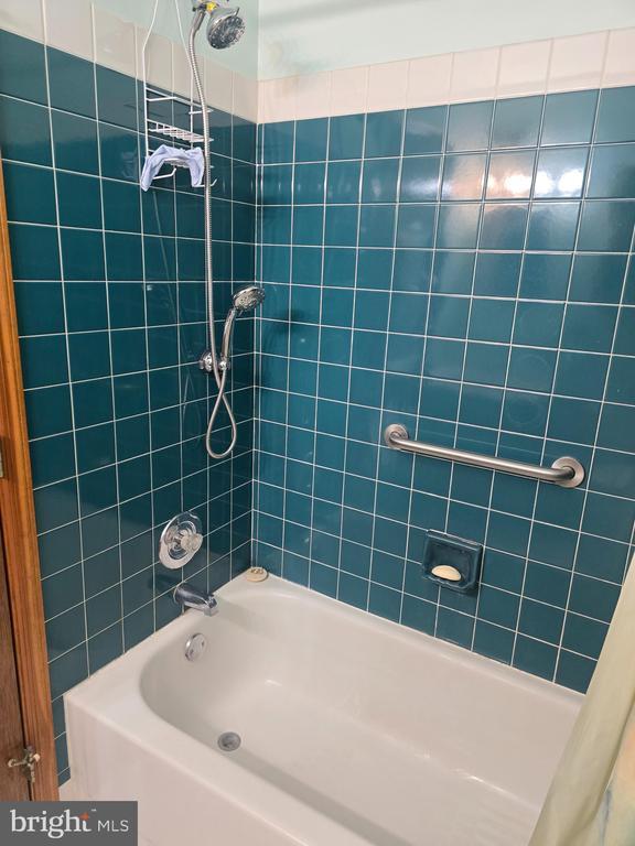 Building Photo - 524 Longshore Ave