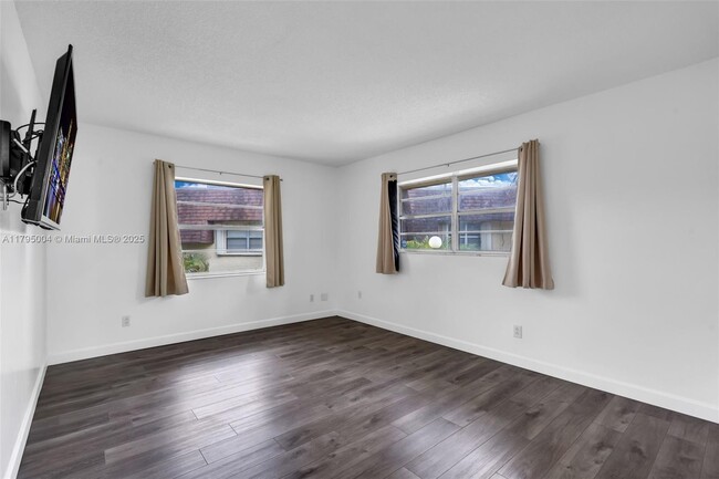 Building Photo - 13712 SW 90th Ave