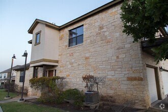Building Photo - 2101 Town Centre Dr