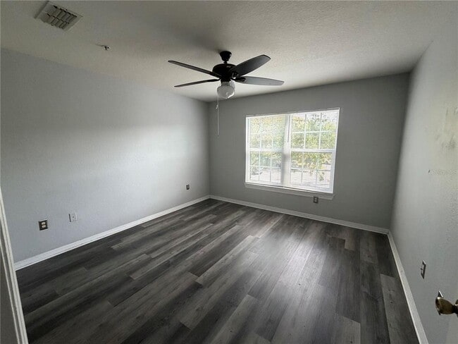 Building Photo - 5467 Vineland Rd