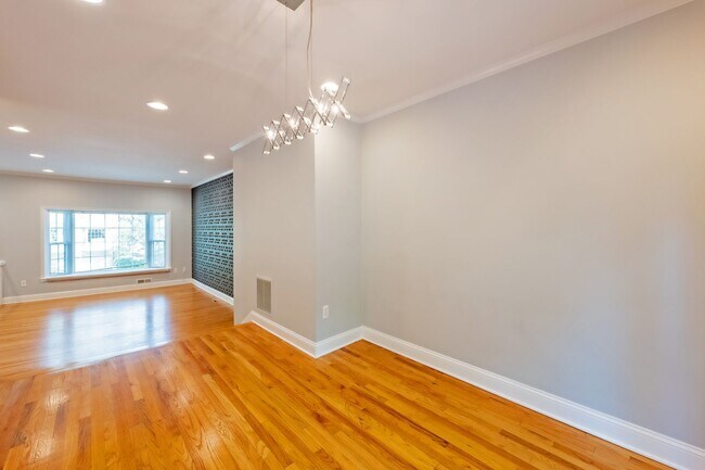 Building Photo - Great 3br 2.5 Bath Townhome in Rockville MD
