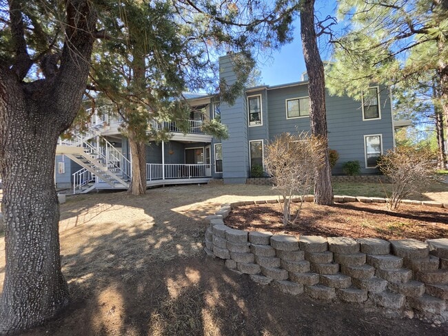 Building Photo - 2700 S White Mountain Rd