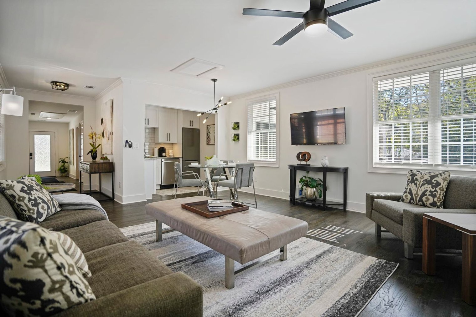 Building Photo - 975 Shadowridge Dr SE