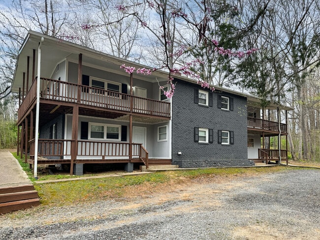 Building Photo - 109 E Holston Ln