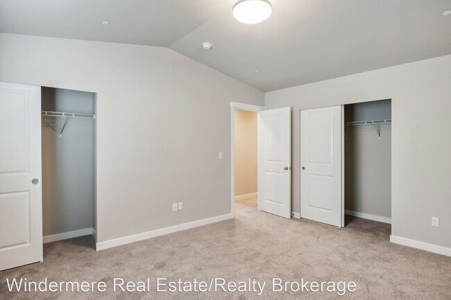 Building Photo - 4 br, 2.5 bath House - 8419 63rd St NE