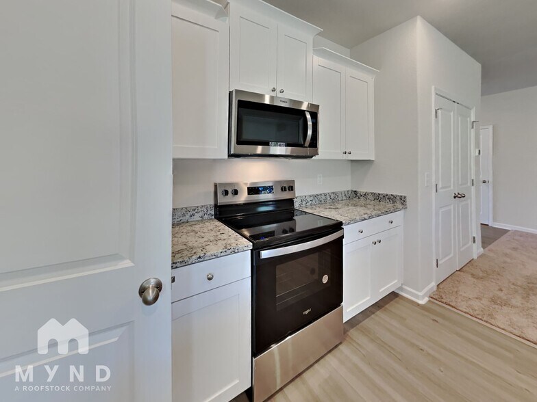 Building Photo - 402 Ivy Bank Dr