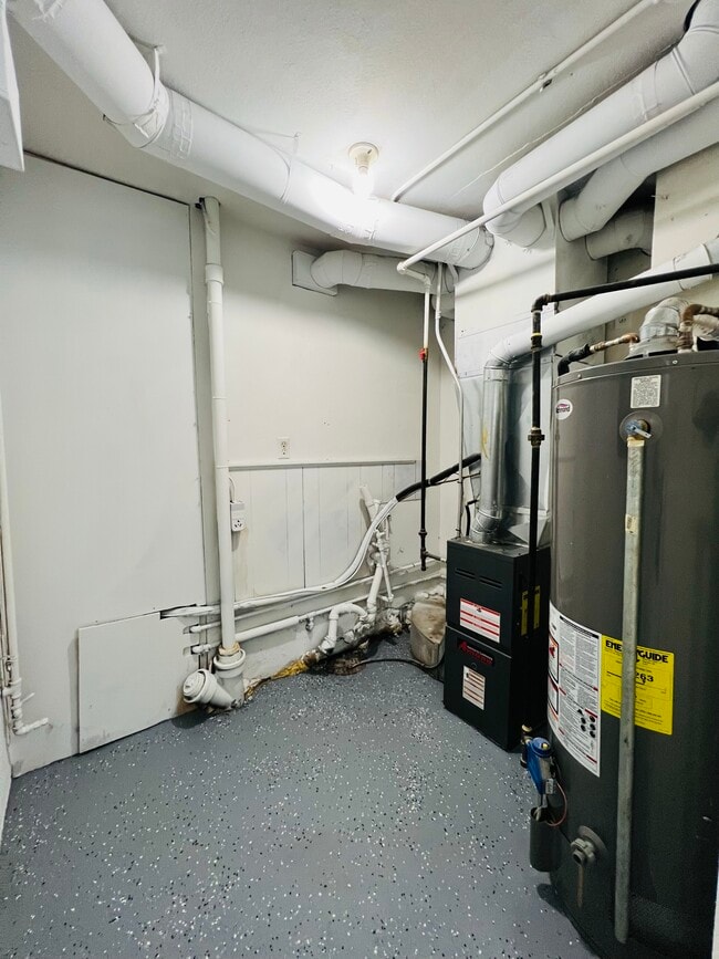 Building Photo - 5227 47th Ave