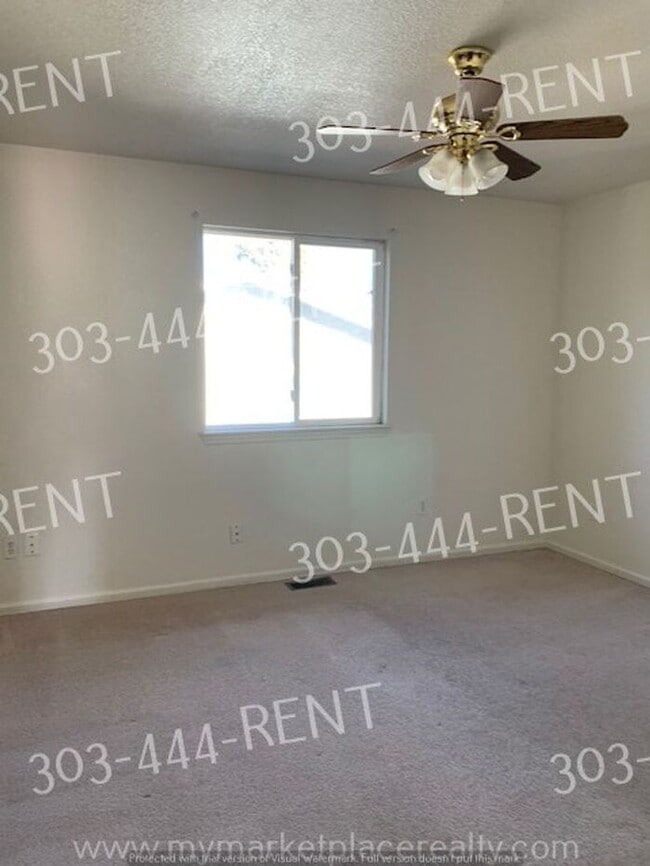 Building Photo - Spacious 3 Bedroom, 2 Bathroom!