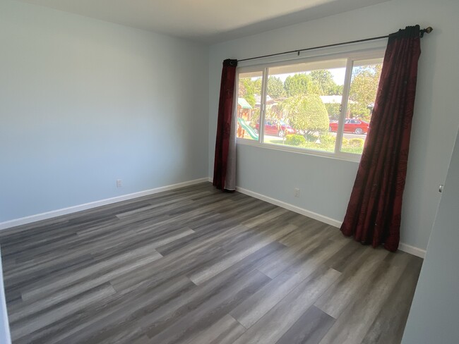 Front bedroom - 7711 Van Noord Ave