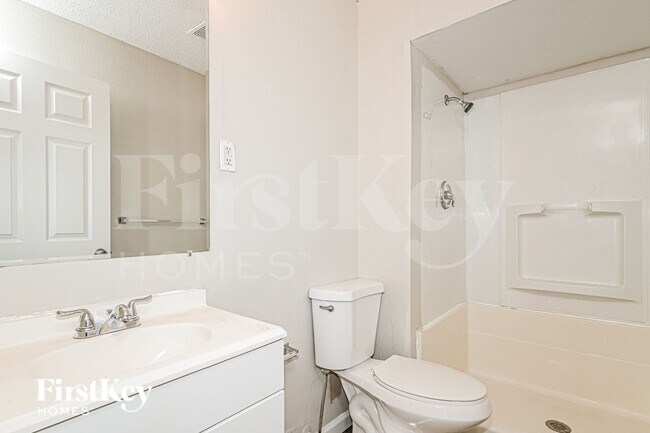 Building Photo - 6680 Foxshire Dr