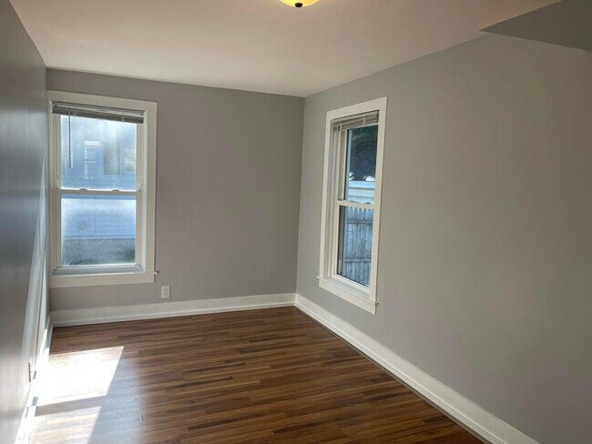 Building Photo - 212 E Washington St