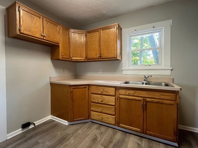 Building Photo - Three Bedroom Home