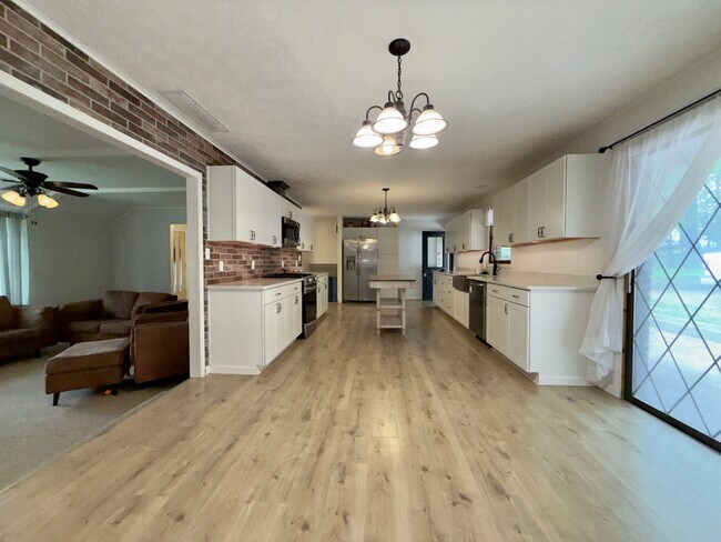 Building Photo - 295 Dogwood