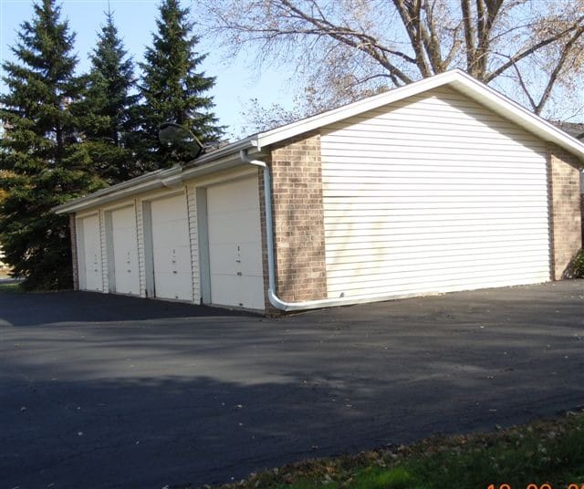 Building Photo - S70W14965 Cornell Cir