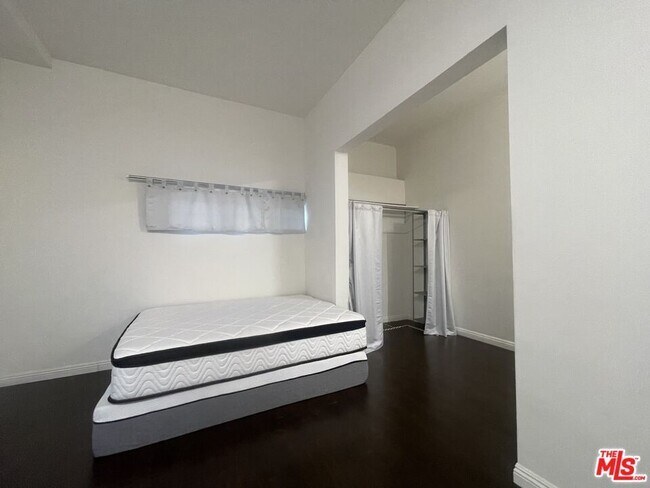 Building Photo - 2763 Fairmount Ave