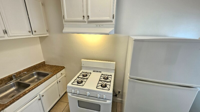 Building Photo - 727 S Coronado St