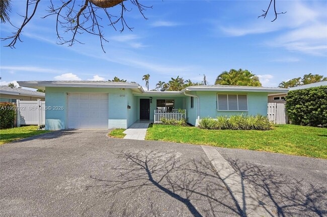 Building Photo - 2725 SE 2nd Ct