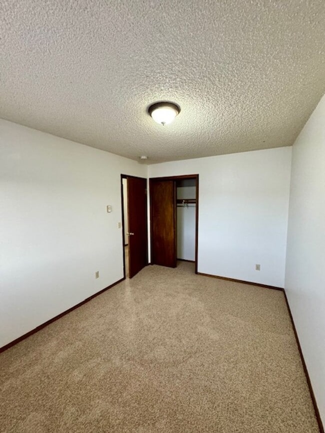 Building Photo - 1605 W Koch St
