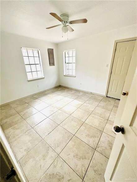 Building Photo - 2804 Gumwood Ave W