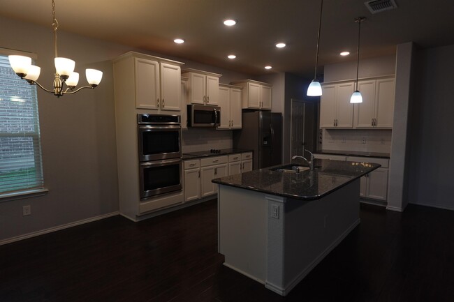 Building Photo - 1310 Stonewall Ridge