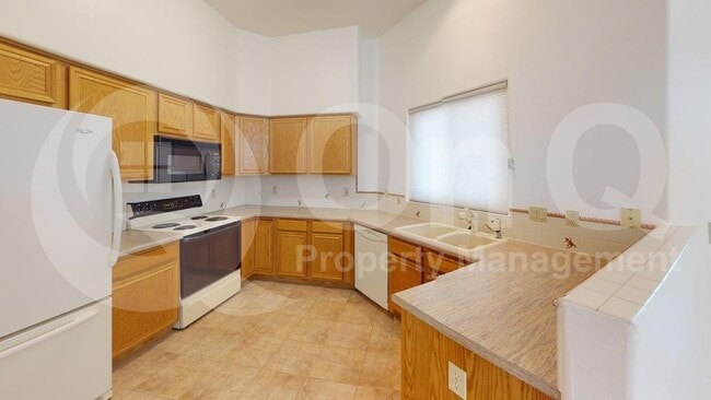 Building Photo - 137 E Calle Zavala