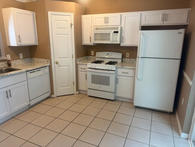 Building Photo - 7323 Lawn Tennis Ln