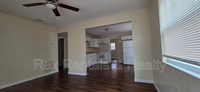 Building Photo - 4722 12th Ave S