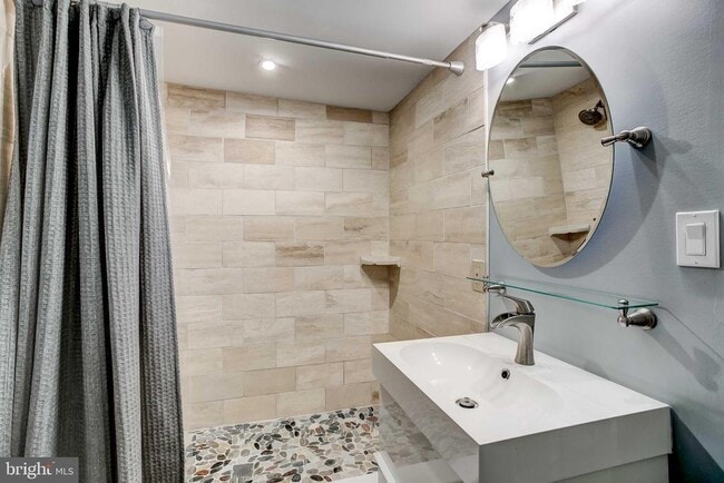 Building Photo - 307 S Exeter St