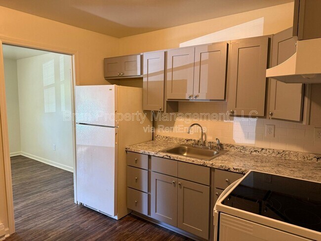 Building Photo - 5820 Sanford Rd