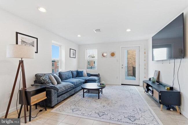 Building Photo - 2403 Fairmount Ave