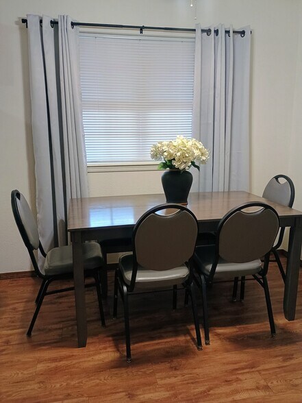 Building Photo - 9101 S Winston Way