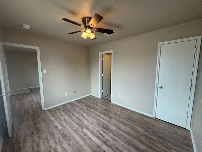 Building Photo - 5702 Greengate Dr
