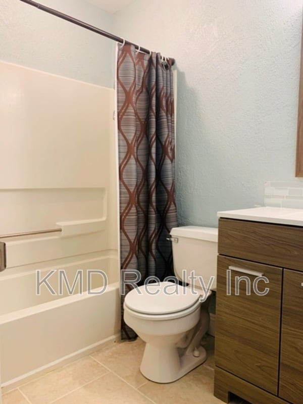 Building Photo - 7332 Mdw Gln Dr