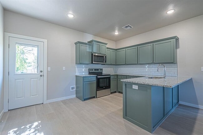 Building Photo - 2106 Willow Pl