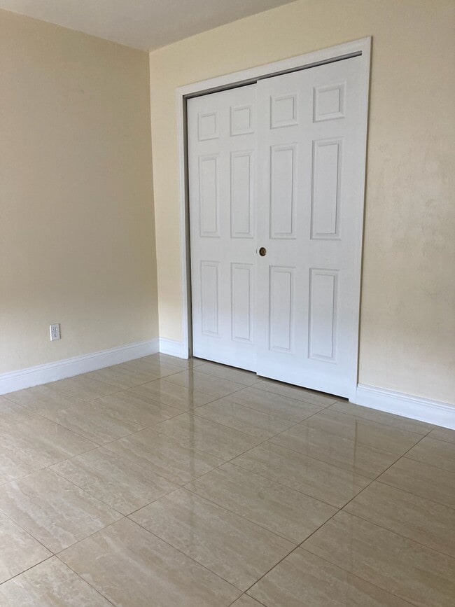 Building Photo - 432 Airport Rd