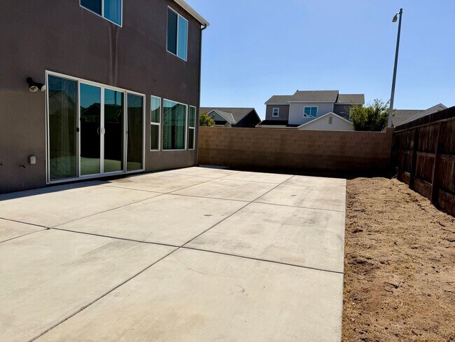 Building Photo - Spacious Next-Gen Lennar Home for Rent in the Clovis Unified School District