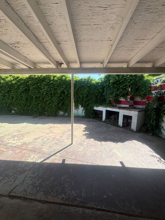 Building Photo - Non-Refundable & Security Deposit Total: $...