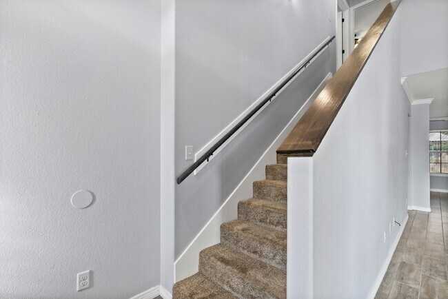 Building Photo - Pre-Leasing for Summer 2025 Move-In, First...