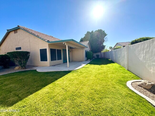 Building Photo - 830 N Granada Dr