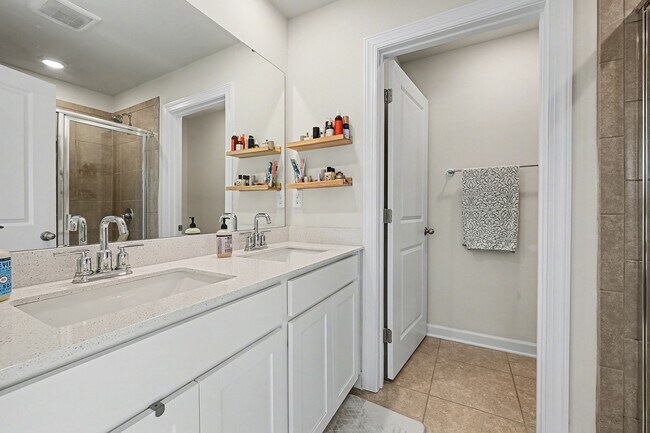 Building Photo - 4012 Yucca Aly