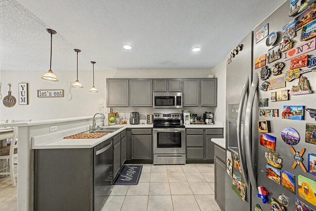Building Photo - 761 E Rosemonte Dr